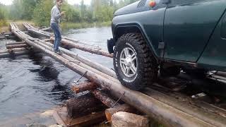 УАЗ по переправе через р.Воньга.