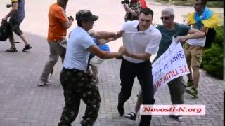Видео НОВОСТИ N  Дятлов в Николаеве с кулаками прорывался на актив партии