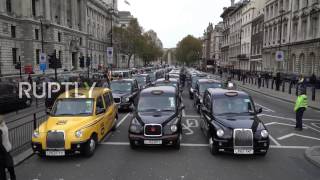 UK: 'Totally Failing London!' Cabbies block London traffic in anti-TFL/Uber demo