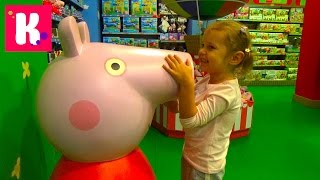 Купили гигансткую Barbie /Свинка Пеппа поцеловала Катю / Куклы Машинки и миллионы игрушек в Hamleys