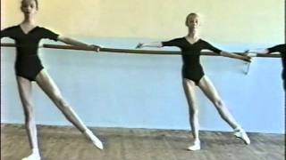 Урок классич.танца 2 кл. девочки, II ч.