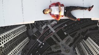 СТРИПТИЗ ШКОЛЬНИЦ НА КРЫШЕ. ИГРЫ СО СМЕРТЬЮ НА АДСКОЙ ВЫСОТЕ.