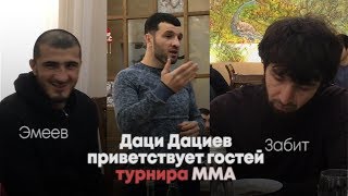 Встреча бойцов MMA перед турниром