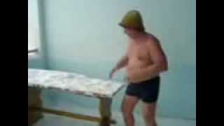 Обтирание снегом после парилки