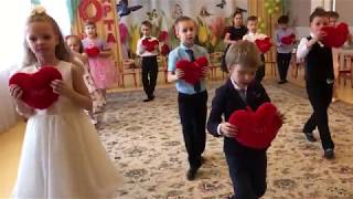 Танец к 8 Марта с сердечками