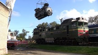 Cнятиe дизельного двигателя тепловоза 2ТЭ116 / 2TE116 loco diesel engine removing