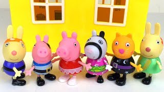 STORY WITH PEPPA PIG AND FRIENDS CANDY CAT RICHARD & REBECCA  RABBIT - DRESS UP AND SLEEPOVER PARTY