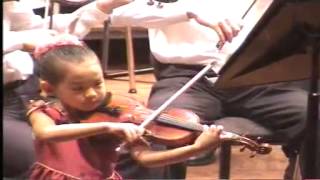 (1/2) Anna Lee 6 years old playing Paganini Violin Concerto