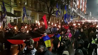 Идеи Бандеры в Украине поддерживает меньшинство, но возражать не решается даже президент