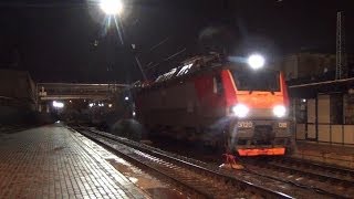Электровоз ЭП20-018 с двухэтажным поездом №104 Москва — Адлер