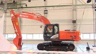 Машиностроительный завод Hitachi выпустил первый экскаватор