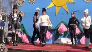 МОЛОДЫЕ ЭВЕНКИЙКИ В МЕХОВЫХ И КОЖАНЫХ НАРЯДАХ
