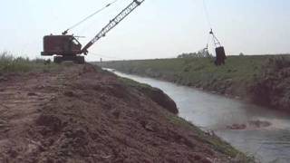 Old O&K R7 dragline cleaning river bank - Italy 2011