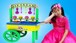 Emma and Jannie Pretend Play with Ice Cream Cart Food Toys