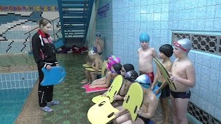 Занятие в бассейне,  младшая группа вольной борьбы.