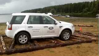 Бревна на пути Land Rover Freelander 2