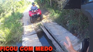 ENSINANDO A PILOTAR O QUADRICICLO HONDA FOUR TRAX.