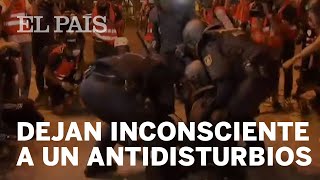 BARCELONA: Un ANTIDISTURBIO HERIDO en los incidentes del asedio a la Jefatura de policía