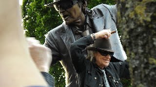 Denkmal für Udo Lindenberg In Gronau - Umjubelter Auftritt