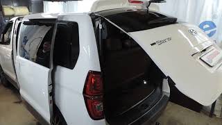 Установлен электропривод задней двери на Hyundai Grand Starex 2019 года, и привод сдвижных дверей.