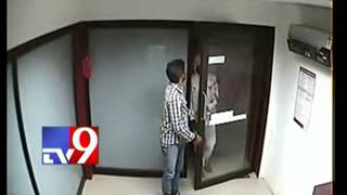 Camera quan sát ghi hình Trộm cạy nắp thùng máy ATM trộm tiền nhưng bất thành