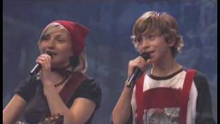 La Cour des Grands - La Mélodie du Bonheur (Medley)