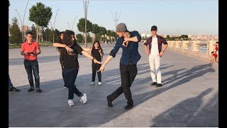 Новая Чеченская Лезгинка В Баку 2018 Танцуют Красиво по Чеченски ALISHKA ELVIN LEYLA