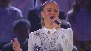 Concerto di Natale in Vaticano Lola Ponce   Uno di Noi