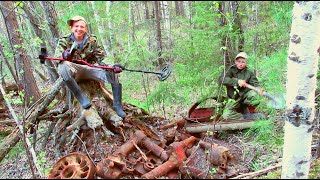 Заброшенные гаражи в Тайге. Тонны металла.