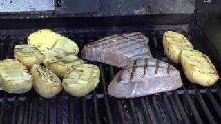 канал вкусного настроения  стейк из тунца на гриле  tuna steak grilling