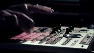 Timbaland vs Sean Divine MPC Freestyle Roland SP-555 (HD)