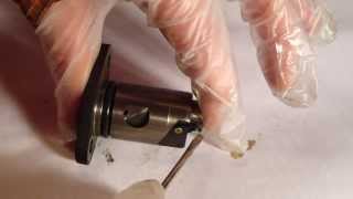 How works tensioner timing chain VVT-i engine Toyota. And how to load tensioner.