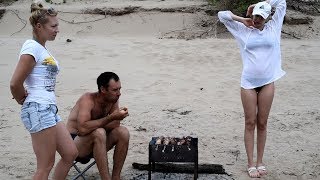 Жёны отпустили нас с пикника на рыбалку на час! И вот что мы поймали...