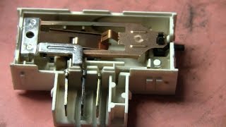 smontiamo il frontalino, l'oblò, il dispenser e il blocco porta