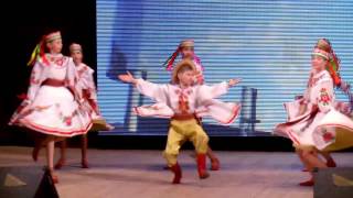 Флешмоб  -відкриття  участників  Гала-концерту "Витоки Денс" 2017