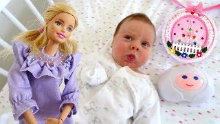 Barbie ve Ken  Sevcan 'ın yeni doğan bebeği ile tanışıyor