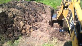 урок 1 Копаем экскаватором komatsu wb93s-5  video 2015 06 16