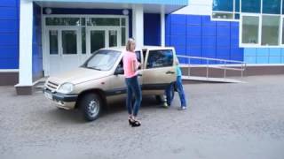 Самооборона. Что делать, если вас пытаются затащить в машину.
