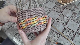 Цветное послойное плетение из газетных трубочек