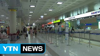 제주 공항 이틀째 항공기 무더기 결항 / YTN