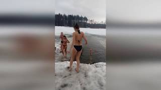 ЛЮБИТЕЛИ ЗИМНЕГО ПЛАВАНИЯ | ЖЕЛЕЗНЫЕ МОРЖИ | ЗАКАЛИВАНИЕ ХОЛОДНОЙ ВОДОЙ