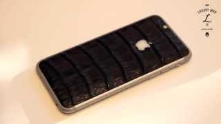 iPhone 6 в коже крокодила со светящимся яблоком