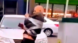 Видео привязали скотчем  к столбу Киев