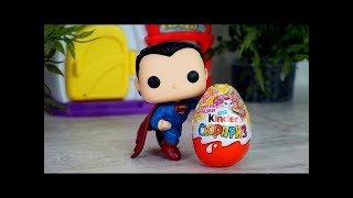 Мультики с игрушками. Супергерой и Киндер Сюрприз. Подарок для Розочки