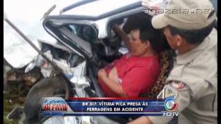 Vitima fica presa as ferragens em acidente 02 12 2013