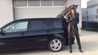 Real BDSM Sex Outdoor Date mit der Leder Domina