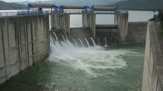 Lago di Occhito - lo spettacolo dell'acqua prorompente