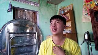 Xót xa cậu bé mồ côi cha ở nhà ké học siêu giỏi không có tiền vào đại học phải vay mượn từng đồng