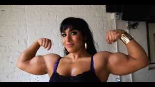 Big muscle woman flexing her powerful 16 inch biceps