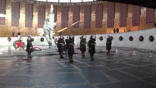 Волгоград. Смена караула в зале Воинской славы